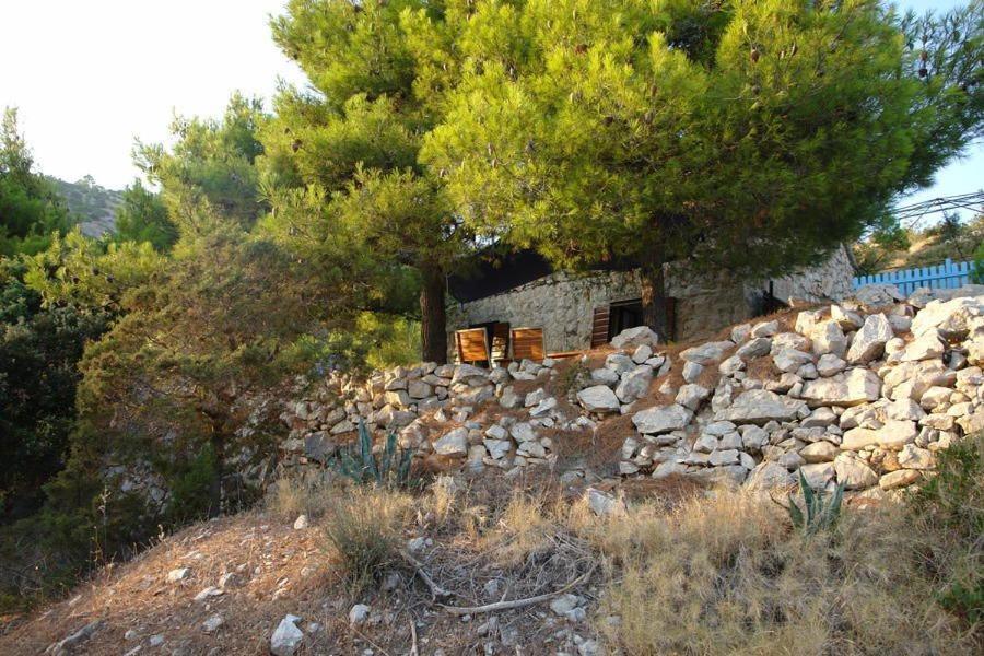 A Small Stone House By The Sea, In A Wineyard Nerezisca Zewnętrze zdjęcie